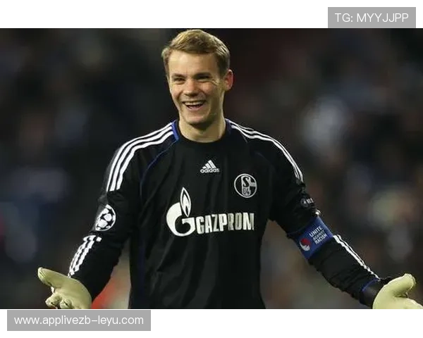 诺伊尔创世界杯门将纪录！德国队虽出局，他仍是足坛传奇门卫