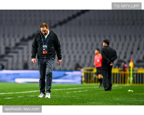 上海申花新帅斯卢茨基打造全新战术体系，球队备战状态显著回升