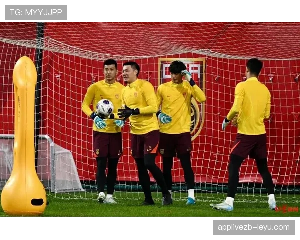 中国队更衣室团结氛围持续升温,为新赛季注入信心与动力 中国队更衣室团结氛围持续升温,为新赛季注入信心与动力