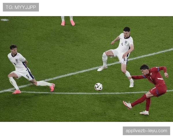 穆西亚拉VS贝林厄姆：新生代双星谁将主宰未来足坛？