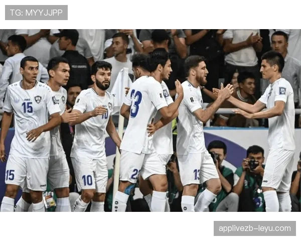 乌拉圭队明星球员表现稳健,助力球队在世界杯阶段晋级下一轮 乌拉圭队明星球员表现稳健,助力球队在世界杯阶段晋级下一轮