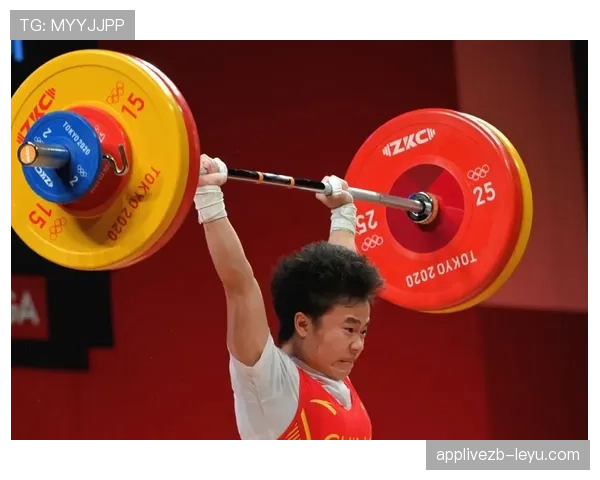 侯志慧赛场上像风,家里竟然这样慵懒,感觉隔着屏幕都睡着了 侯志慧赛场上像风,家里竟然这样慵懒,感觉隔着屏幕都睡着了