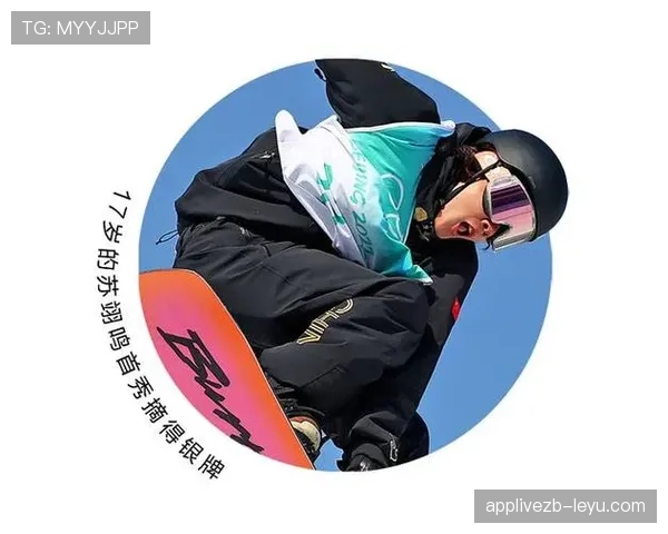 苏翊鸣机场手拎名牌包，旁边队友背的背包看懵了…